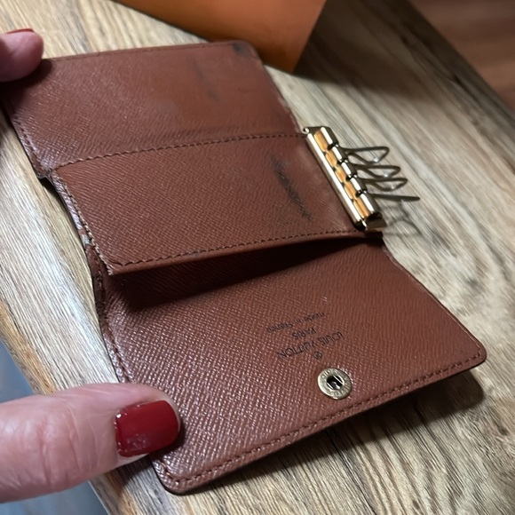 Authentic Louis Vuitton Monogram 4 Ring Key Case - Picture 14 of 16